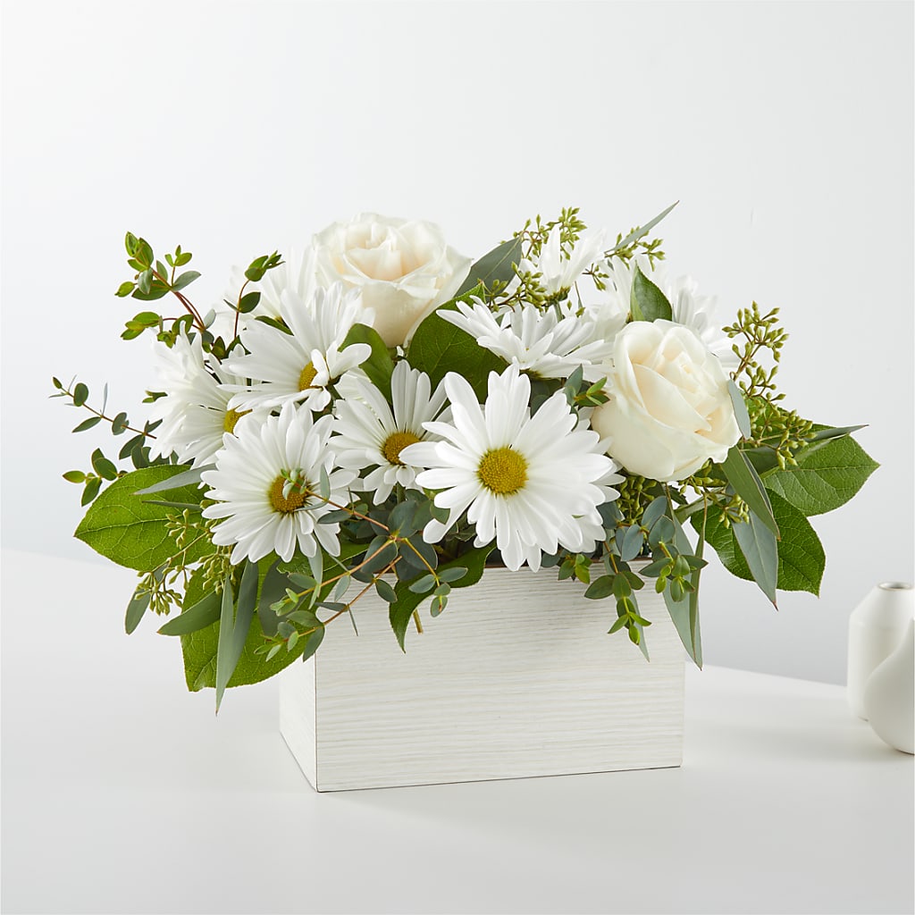 Fresh Linen Box Bouquet – Bella Fleur Sweets And Gifts Inc, Aurora IL
