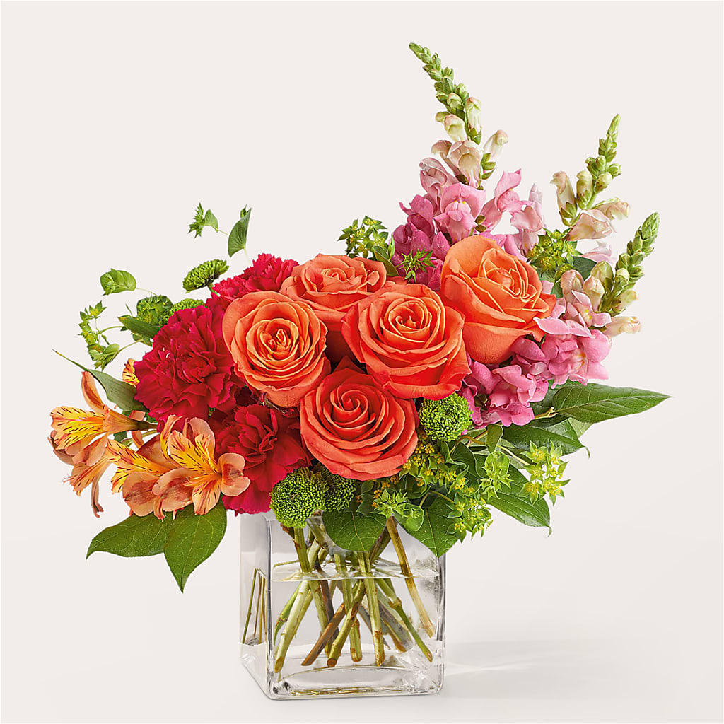 Cosmopolitan Bouquet – Bella Fleur Sweets And Gifts Inc, Aurora IL