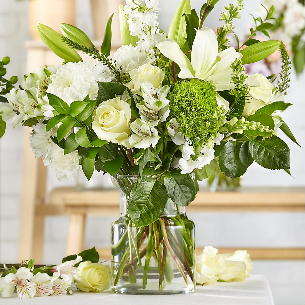 Classic Ivory – A Florist Original – Bella Fleur Sweets And Gifts Inc, Aurora IL