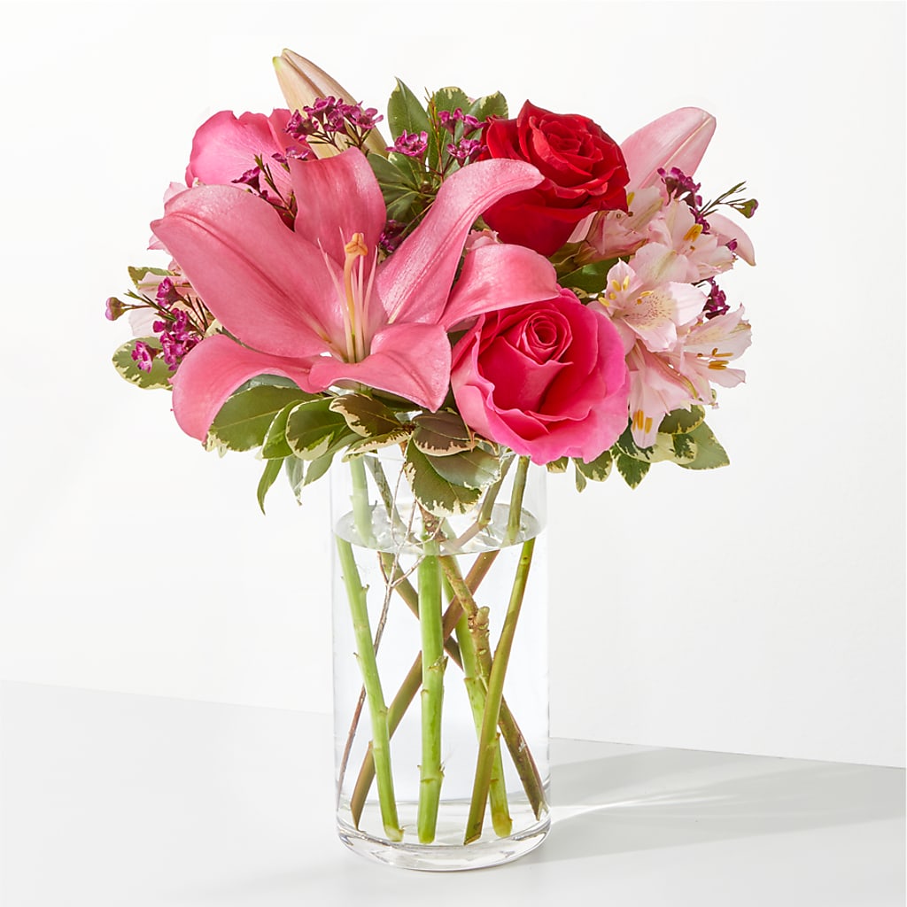 Lucky in Love Bouquet – Bella Fleur Sweets And Gifts Inc, Aurora IL