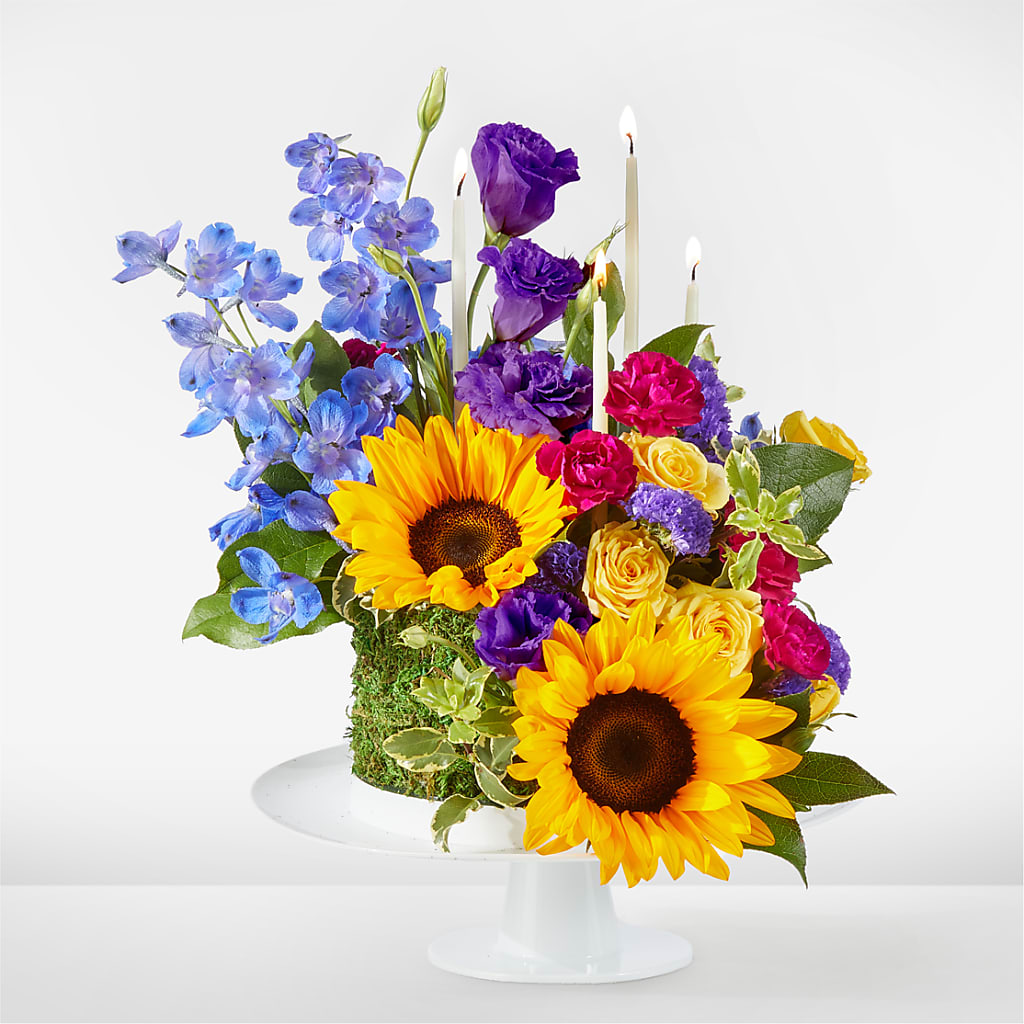 Star of the Day Floral Cake – Bella Fleur Sweets And Gifts Inc, Aurora IL