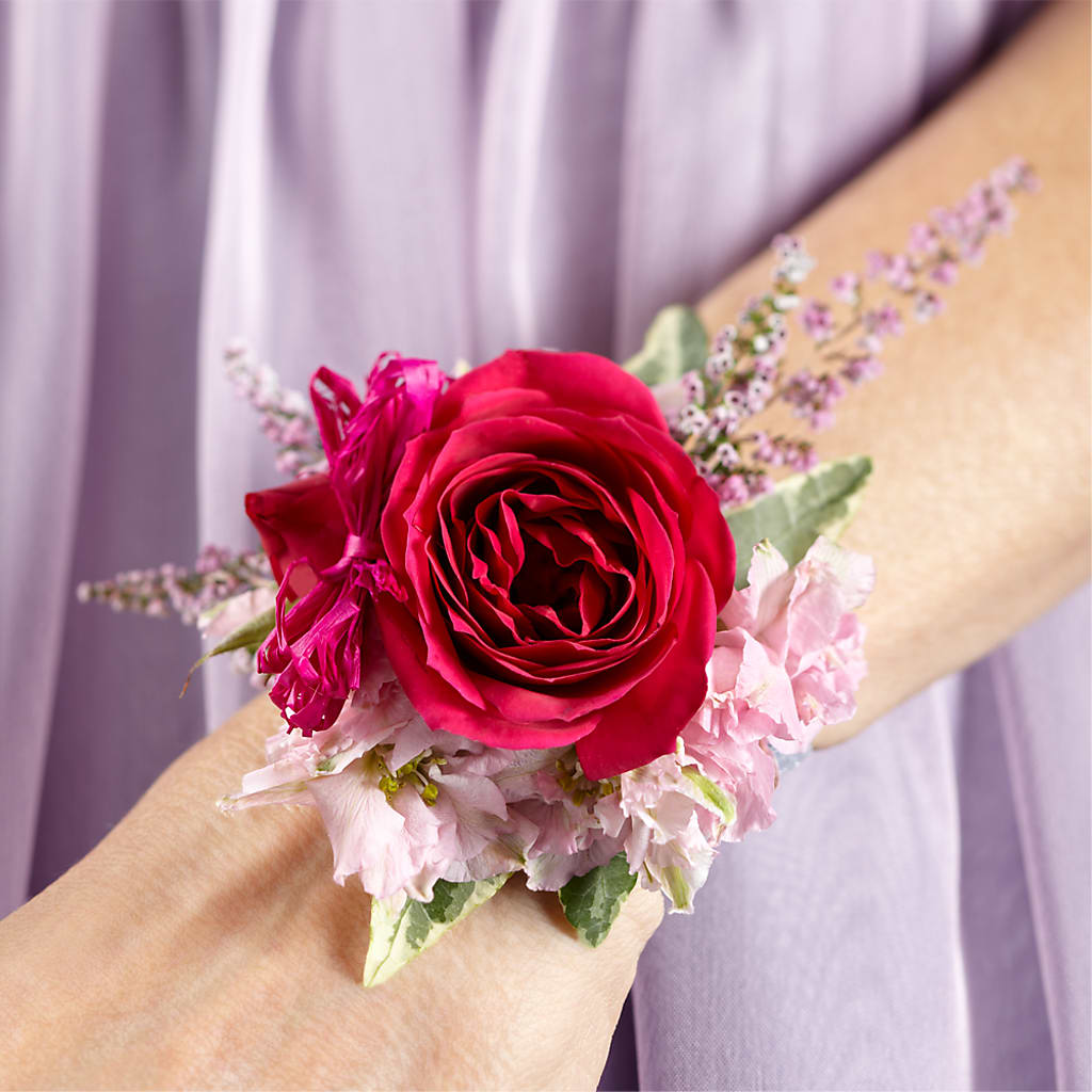 Rose Charm Corsage – Bella Fleur Sweets And Gifts Inc, Aurora IL
