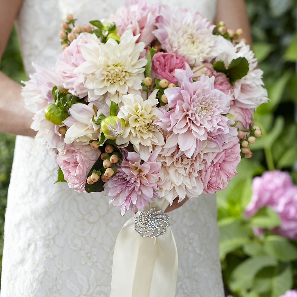 Heart's Promise Bouquet – Bella Fleur Sweets And Gifts Inc, Aurora IL