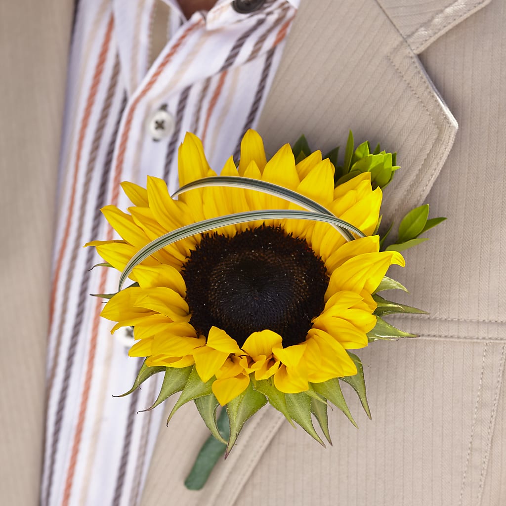 Free Spirit Boutonniere – Bella Fleur Sweets And Gifts Inc, Aurora IL