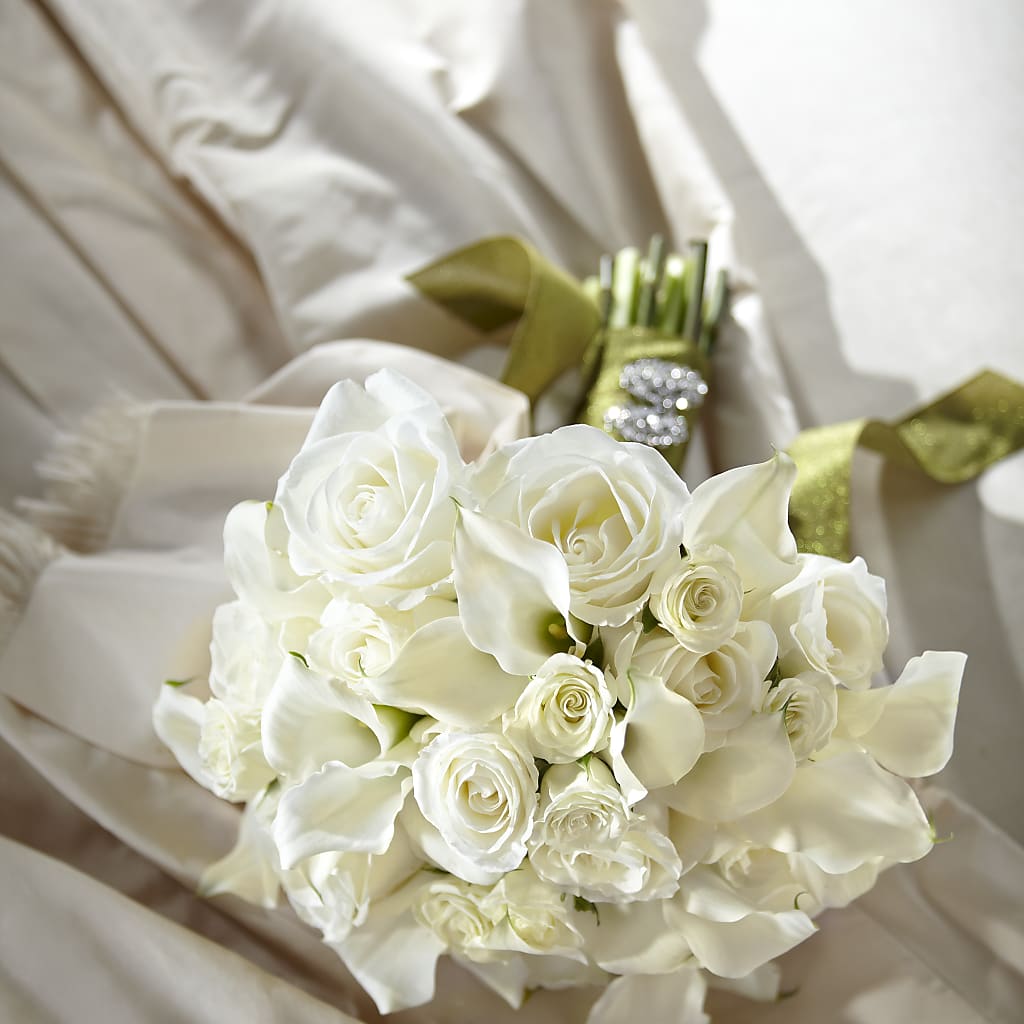 Serene Highness Bouquet – Bella Fleur Sweets And Gifts Inc, Aurora IL