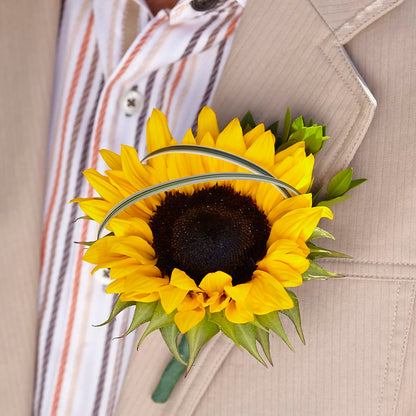 Free Spirit Boutonniere –  Bella Fleur Sweets And Gifts Inc, Aurora IL